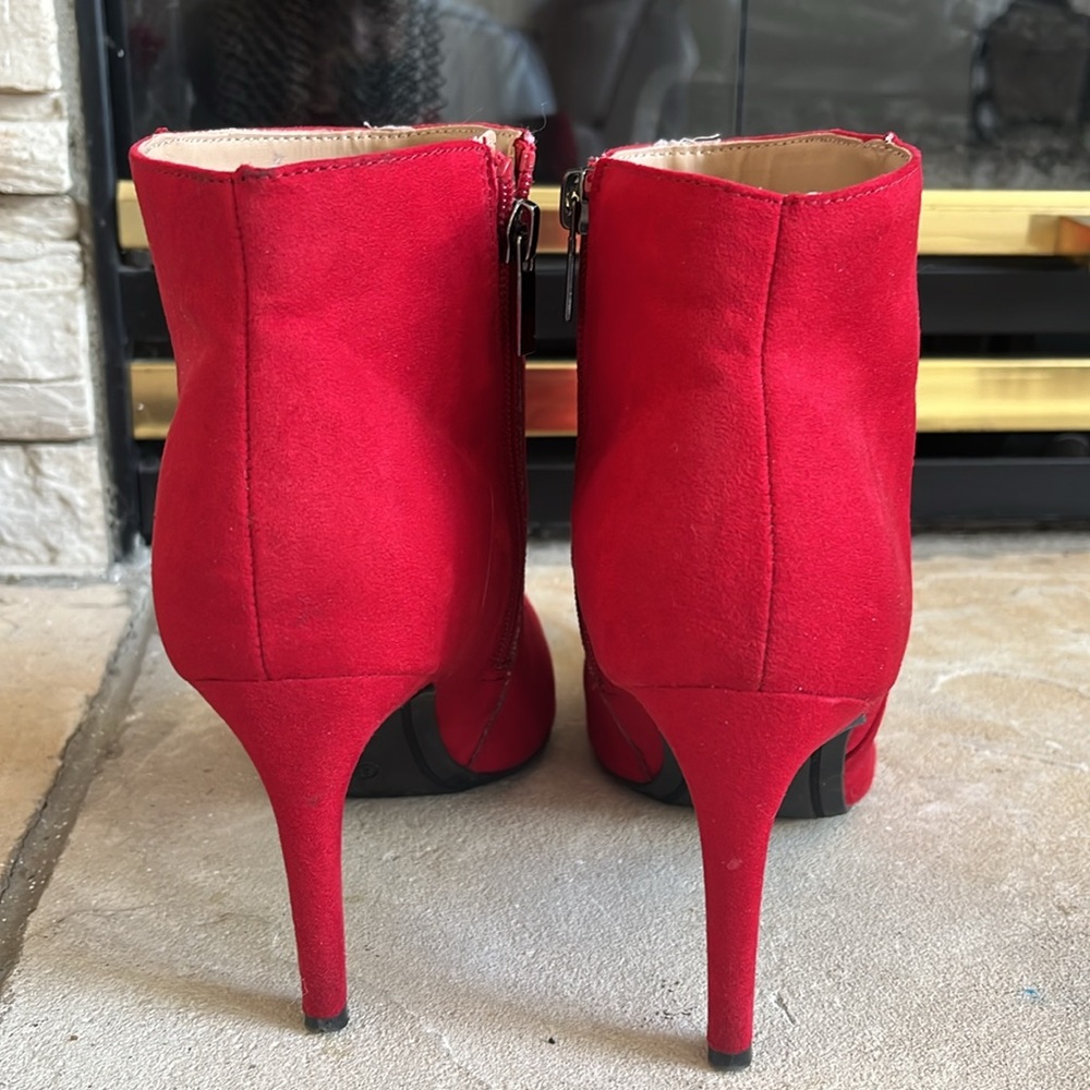 Like new red ankle booties faux suede sz 8.5 - Picture 4 of 7